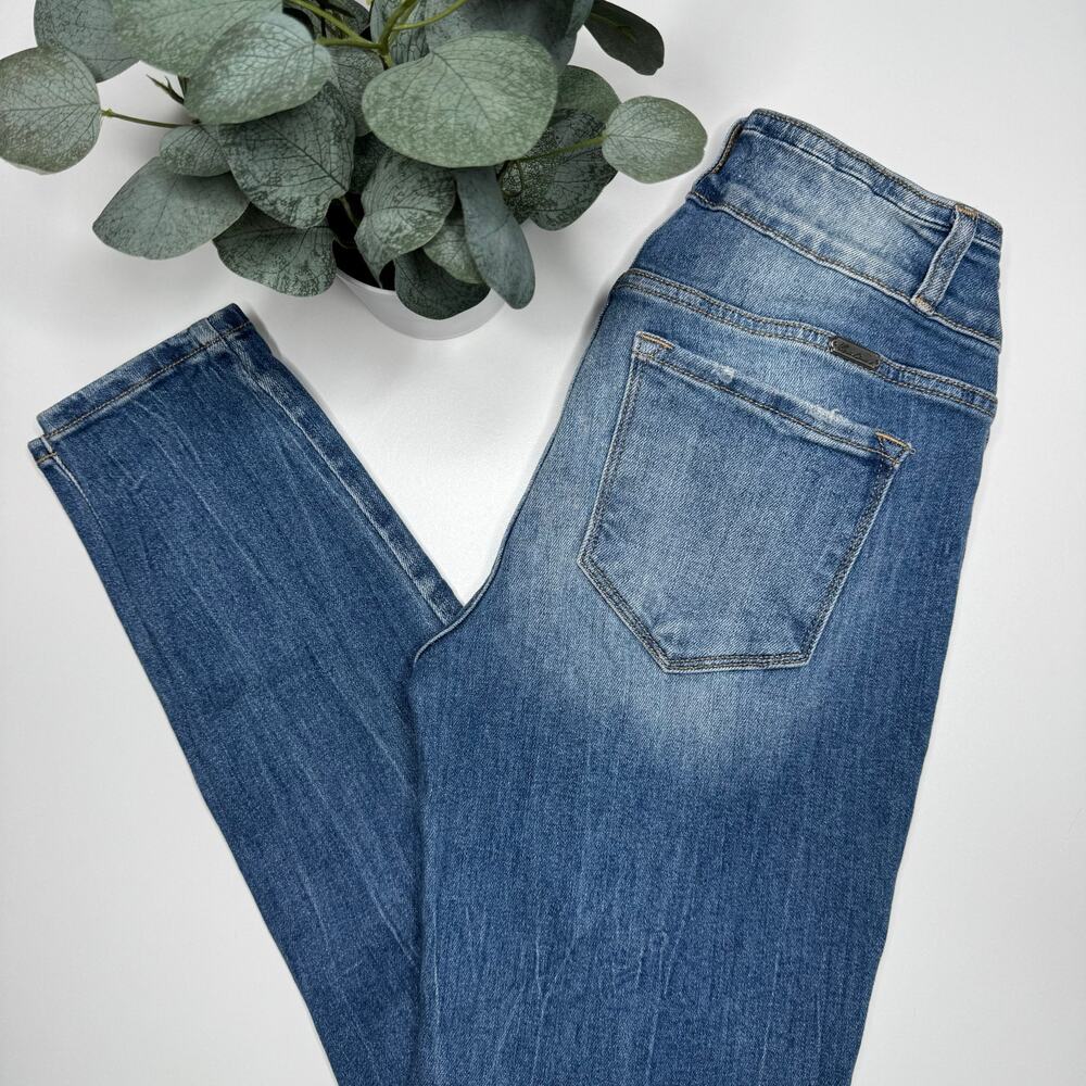 KanCan Signature | Distressed Kurvy Mid-Rise Skinny Jean - Picture 4 of 8
